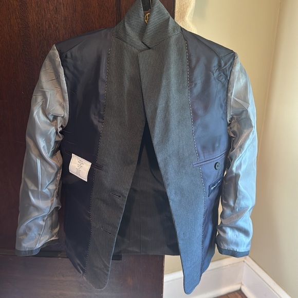 Boys Gray PinStriped Suit Jacket Size 8 Not New - Picture 9 of 16